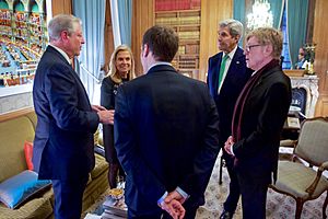 Secretary Kerry Speaks With Former Vice President Al Gore, Ambassador Jane Hartley, French Economy Minister Emmanuel Macron, and Actor-Director Robert Redford in Paris Amid the COP21 Climate Summit (23496873382)