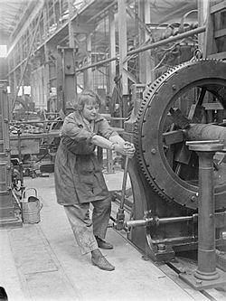 Woman operating rifling machine Royal Gun Factory 1918 IWM Q 27839