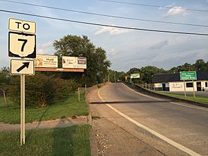 2017-07-22 19 55 00 View north along West Virginia State Route 106 (East Huntington Bridge) at Fifth Avenue (U.S. Route 60) in Huntington, Cabell County, West Virginia
