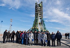 Expedition 58 Crew Wave At the Pad (NHQ201812030072)