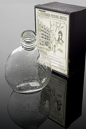 Glass feeding bottle, London, England, 1901-1918 Wellcome L0058192