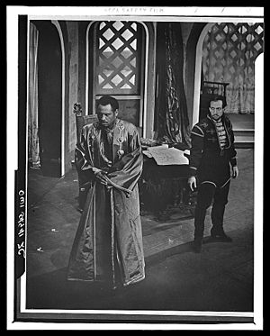 Scene from Othello with Paul Robeson 8e07910v
