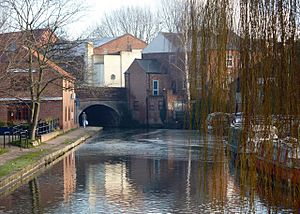 Chesterfield canal at Retford - geograph.org.uk - 1637644