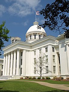 Alabama State Capitol front Apr2009