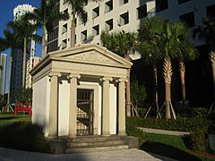 Brickell Mausoleum, Miami, Florida - IMG 7996