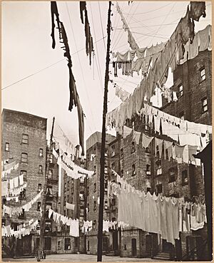 Court of first model tenement house in New York, 72nd Street and First Avenue, Manhattan (NYPL b13668355-482804)