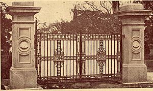 Memorial Gates, Queen's Park, Maryborough, ca.1922