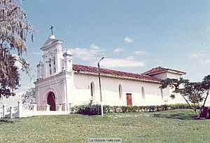 Iglesia San José, La Victoria, Valle del Cauca.jpg