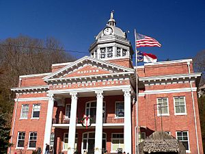 Madison County Courthouse in Marshall