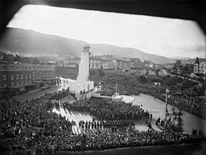 Crowd at the dedication ceremony of the Cenotaph, Wellington, 1932