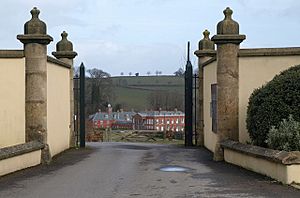 Gateposts, Syon Abbey - geograph.org.uk - 1206358