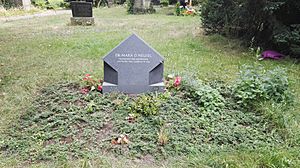 Mara Neusel - Alter Luisenstädtischer Friedhof (2)