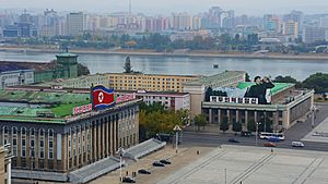 Kim Il Sung Square in Pyongyang (15622331986)