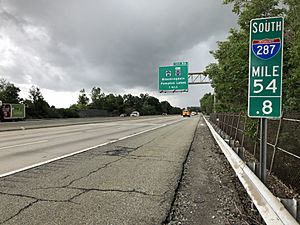 2018-07-25 15 05 07 View south along Interstate 287 between Exit 55 and Exit 53 in Pompton Lakes, Passaic County, New Jersey