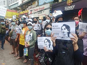 Free Daw Aung San Su Kyi