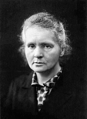 Marie Curie c1920.jpg
