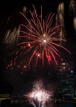Marina-Bay Singapore Firework-launching-CNY-2015-07