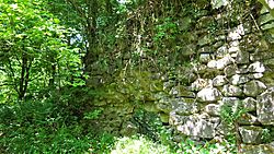 Duchal Castle, curtain wall, Burnbank Water side