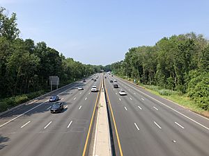 2021-07-06 09 52 43 View south along Interstate 287 from the overpass for Morris County Route 650 (Hanover Avenue) in Morris Township, Morris County, New Jersey