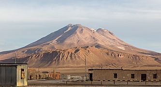 Vista del volcán de Ollagüe desde Ollagüe, Chile, 2016-02-09, DD 79