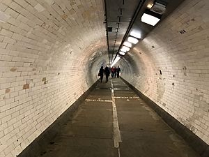 Greenwich foot tunnel (34669725991)