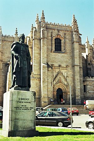 Sé Cathedral and the statue of Dom Sancho I
