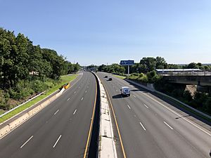 2021-07-31 09 10 31 View north along New Jersey State Route 17 from the overpass for Bergen County Route 32 (Moonachie Avenue) in Wood-Ridge, Bergen County, New Jersey