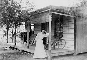 StateLibQld 1 71115 Teacher stands outside her residence, Aramac, Queensland, ca. 1914