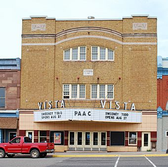 Vista Theatre Negaunee MI 2009.jpg