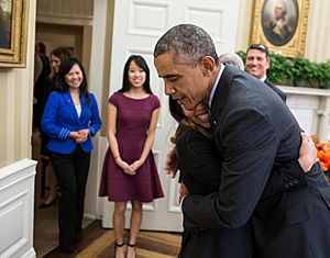 Barack Obama hugs Nina Pham Oct 24 2014