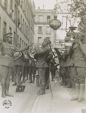 Genuine jazz for the yankee wounded In the courtyard of a Paris hospital for the American wounded, an American negro military band, led by Lt. James R. Europe, entertains the patients with LCCN2016651602 (cropped)