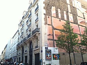 Jim Morrison's Apartment Building in Les Marais, Paris, France - 17–19 rue Beautreillis 3