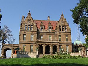 Pabst Mansion in Milwaukee seen from Wisconsin Avenue