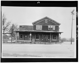 VIEW OF FRONT, FACING NORTHEAST - Cato Post Office and General Store, 13806-13810 U.S. Highway 10, Cato, Manitowoc County, WI HABS WIS,36-CATO,1-1