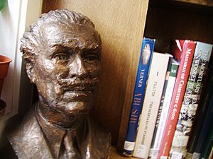 Mortimer Wheeler bust