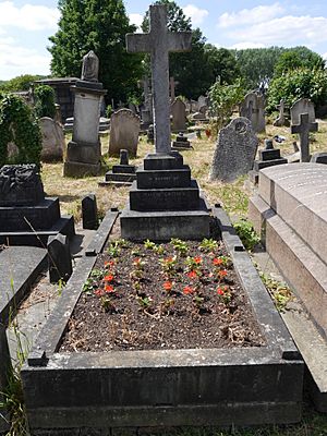 Wilkie Collins, Kensal Green Cemetery 01