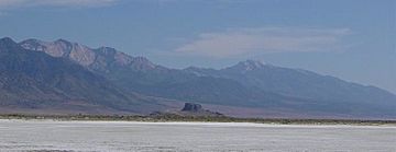 Butte in Great Salt Lake Desert-750px.JPG