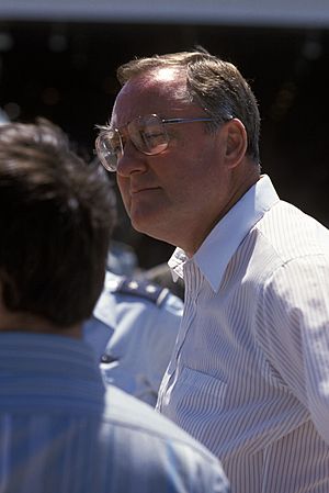 Illinois Governor James R. Thompson observing Operation Haylift, July 1986
