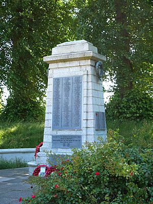 Northwest view of the Sidcup War Memorial