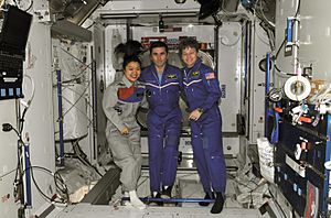 Yi+Malenchenko+Whitson at ISS 08Apr17 (NASA-ISS016-E-036365)