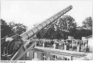 Bundesarchiv Bild 183-33225-0002, Berlin, Jugendstunde, Besuch einer Sternwarte