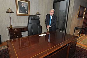 Mayor Thomas M. Menino's last day in office leaving letter and keys for incoming Mayor Walsh (15674911542)