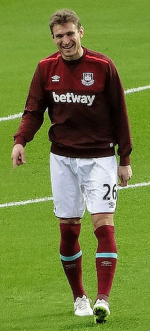 Nikica Jelavić with West Ham United in 2015.jpg