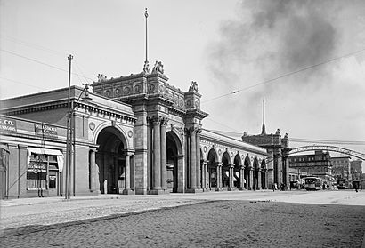 Columbus Union Station facade from the north (cropped).jpg