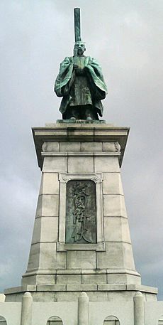 Emperor Kameyama statue