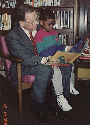 Mayor Donald Fraser at Sumner Library, 1989