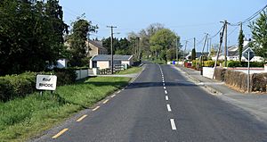 Rhode, approaching from the North on the R400