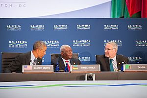 President Obama Chats With Mozambique's President Guebuza and Zambia's Vice President Scott