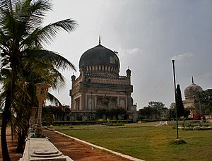 Tomb of Muhammad Quli Qutb Shah in Hyderabad W IMG 4738