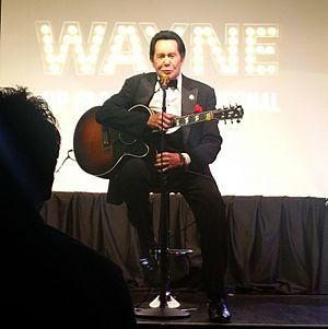 Wanye Newton Performing in Las Vegas in 2016 (cropped)